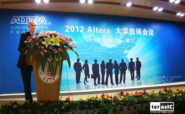 Altera 資深技術總監兼評審 Keith Woollvin 傳達了創新大賽的重要性。